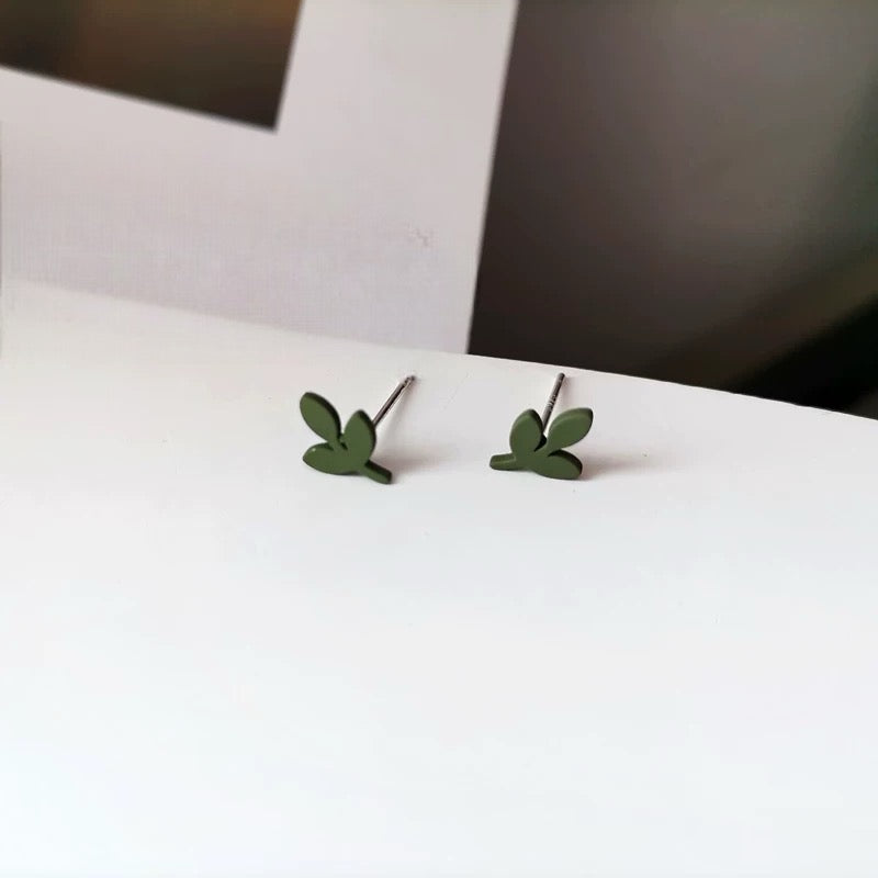 Mini leaf silver studs