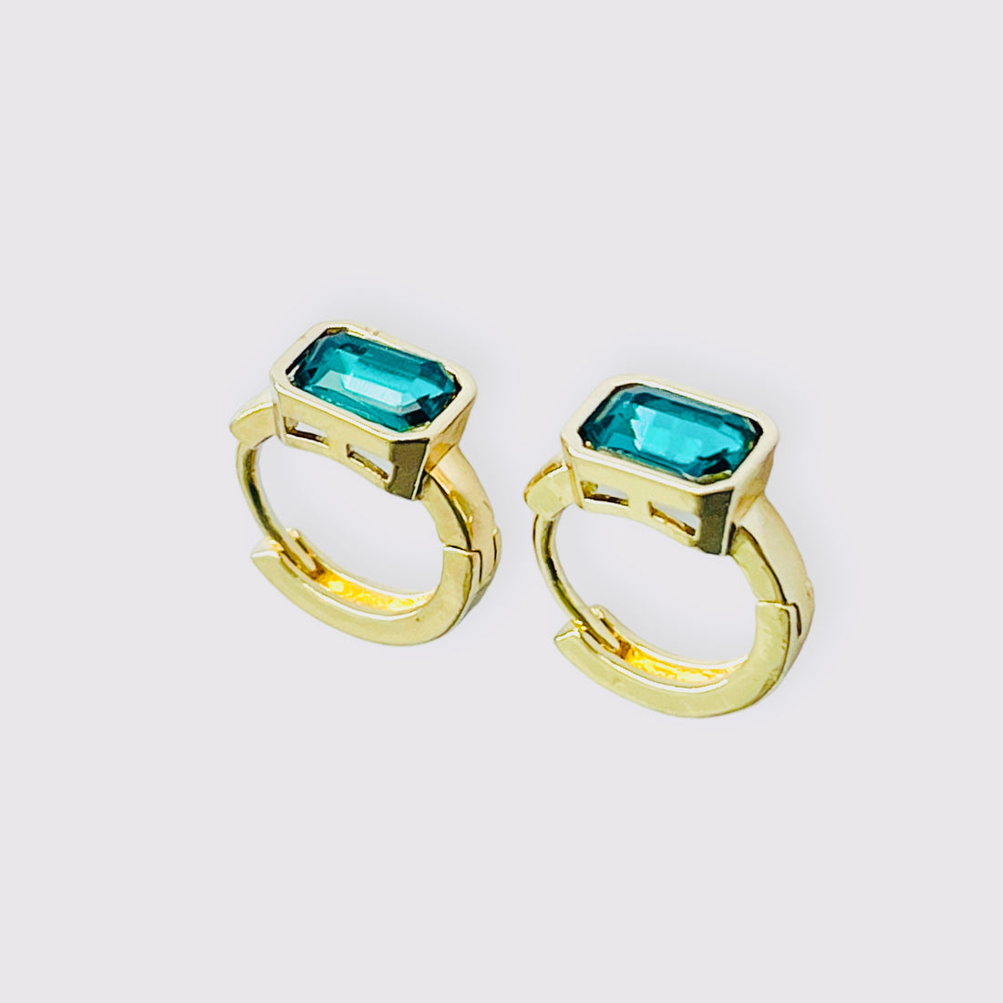 Green gem Huggie earrings in gold tone