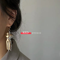 Hug pendant earrings