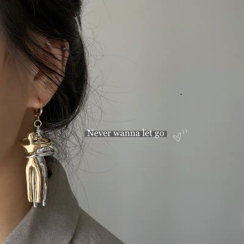 Hug pendant earrings