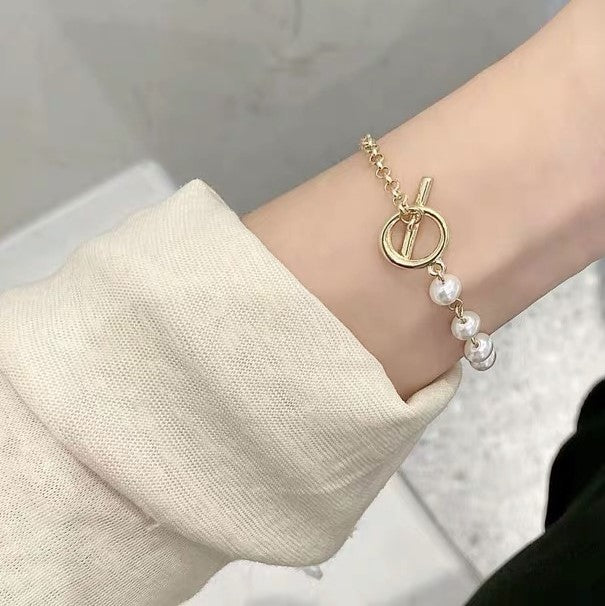 Staggered pearl bracelet