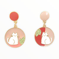 odd pair Kika-the cat drop earrings in gold tone