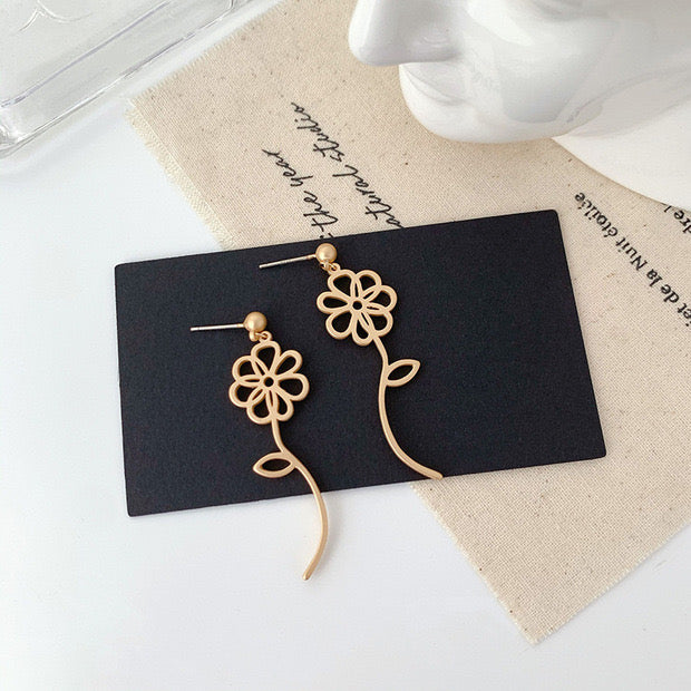 Hanging daisy earrings