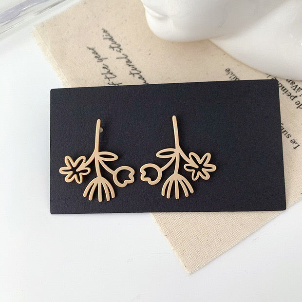 Pōhutukawa bouquet earrings - gold / silver