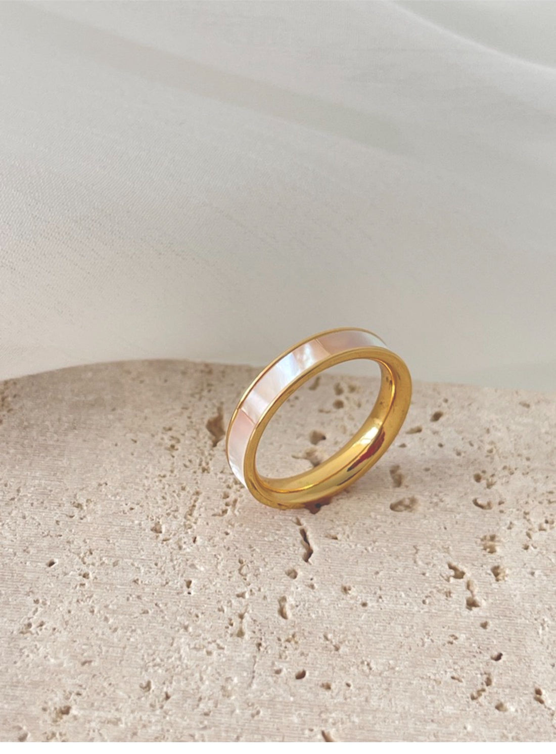 Mother of pearl titanium Steel ring in gold