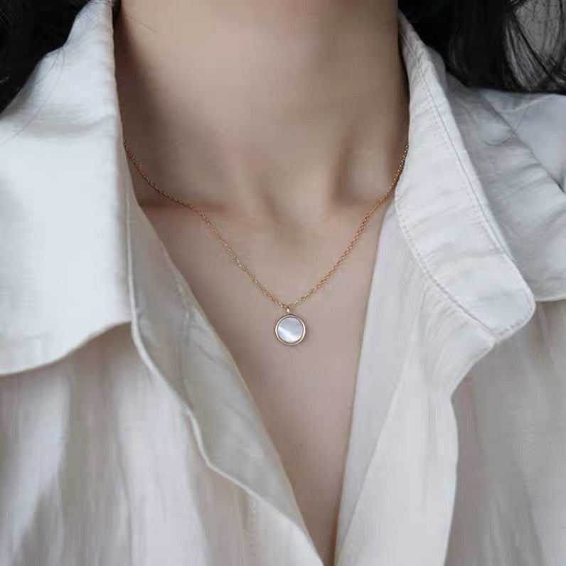 Mother of pearl pendant necklace