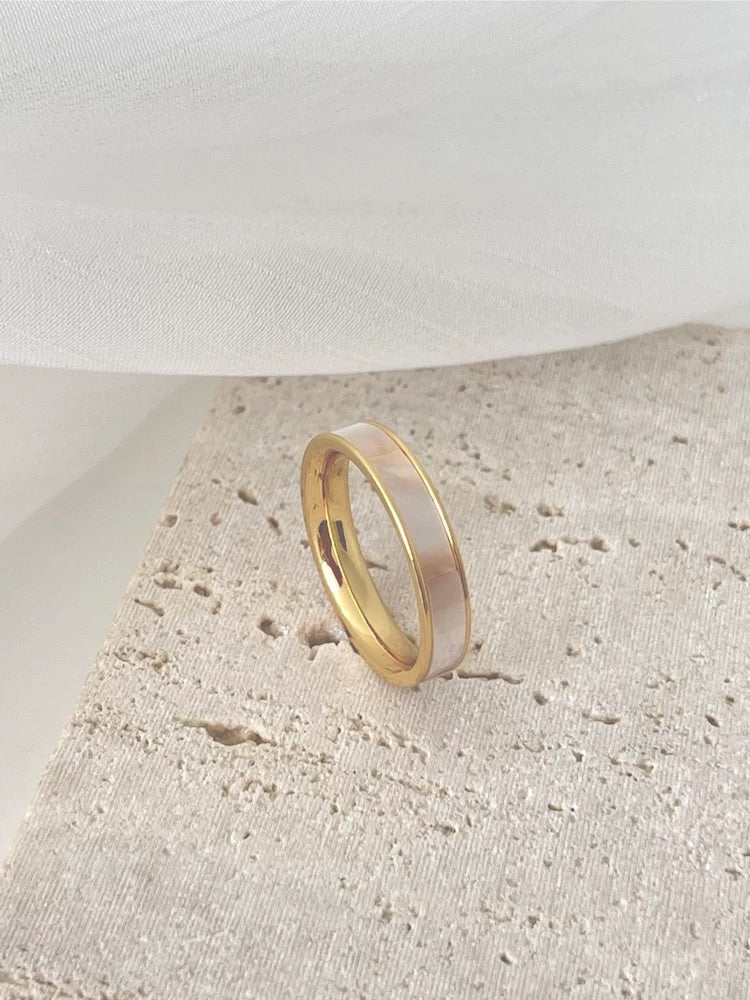 Mother of pearl titanium Steel ring in gold