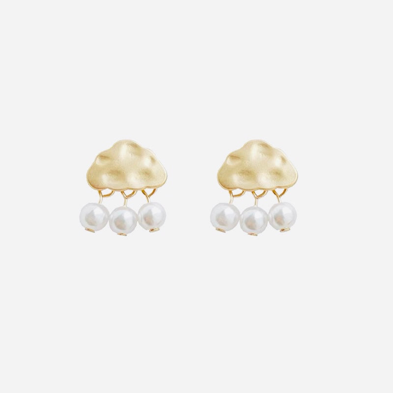 Little cloud with pearl rain drops in gold tone