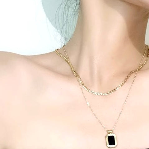 Double layered black pendant necklace